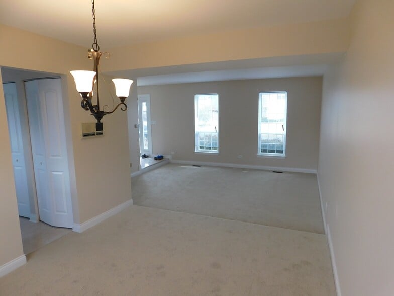 Building Photo - 1906 Armwood Ln
