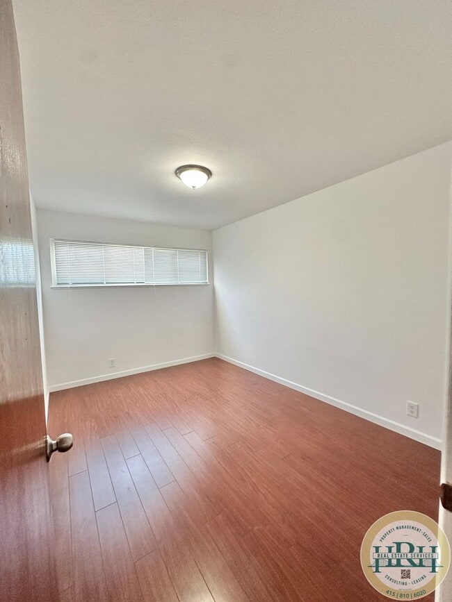 Building Photo - Spacious & Bright 3BR|2BA House in the Heart of San Lorenzo