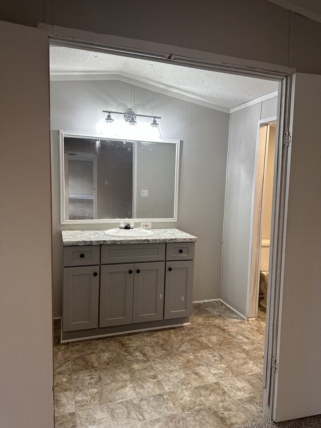 Building Photo - 103 Rayfield Ct