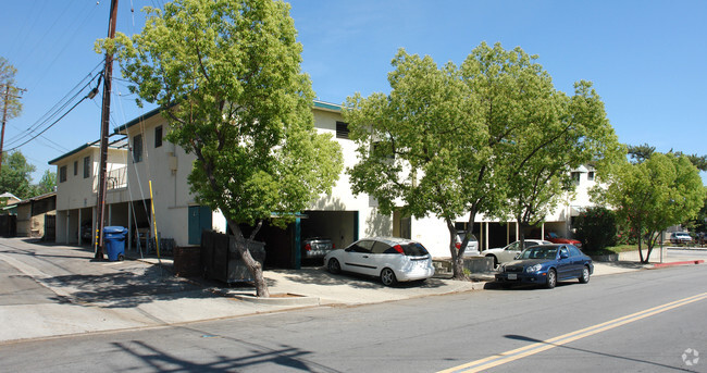 Building Photo - Capri Apartments