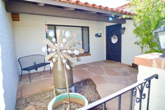 Building Photo - 4 Bedroom Furnished in Catalina Foothills with Pool