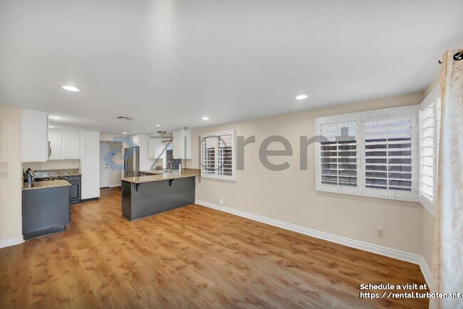 Building Photo - 25832 Browning Pl