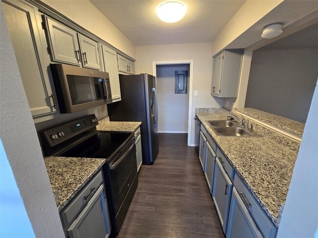 Building Photo - 3314 Gardenview Cir