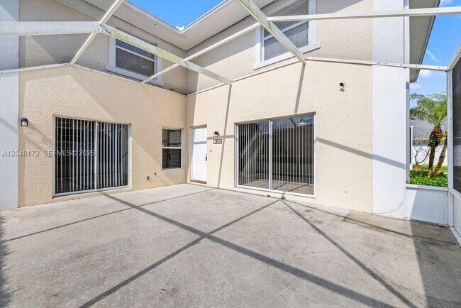 Building Photo - 1542 N Lawnwood Cir