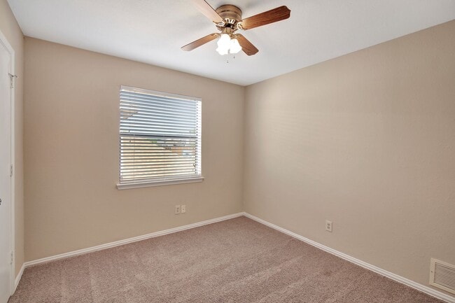 Building Photo - Premium Location at a Perfect Price.