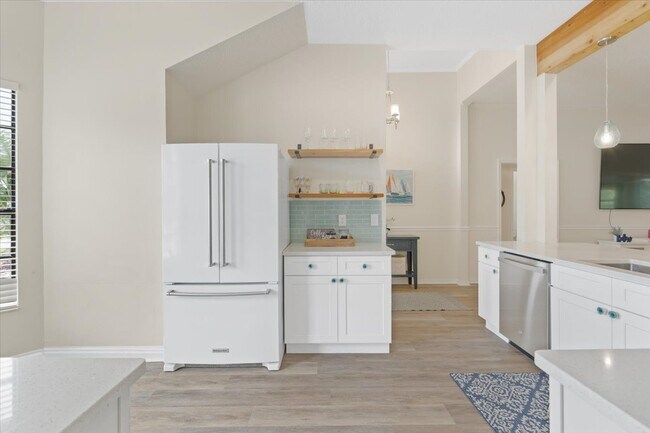 Building Photo - 131 Barrier Isle Dr