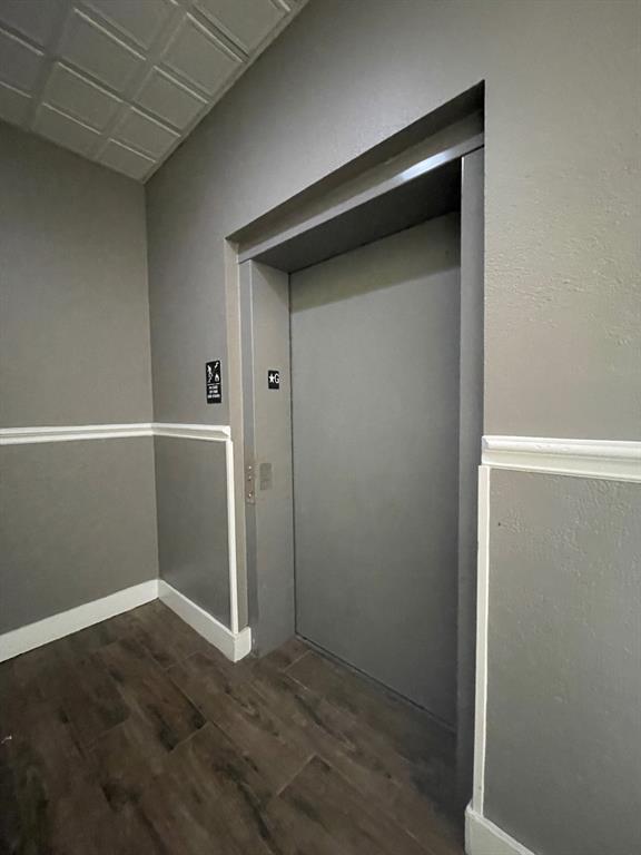 Building Photo - 910 W 25th St