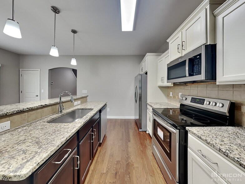 Building Photo - 930 Corvus Ct