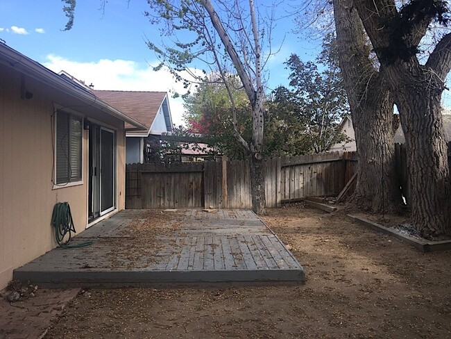 Building Photo - Single Story Sparks House - 2 Car Garage/P...