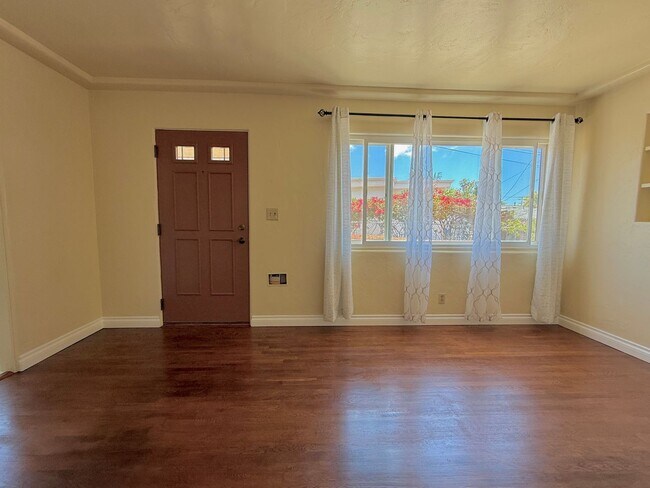 Building Photo - MOVE IN NOW! Cozy Two Bedroom! Shared Outdoor Space!
