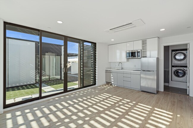 Building Photo - 13848 Scenic Crest Cir