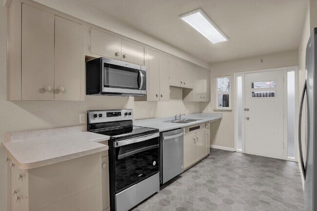 Building Photo - 214 Cheyenne Blvd