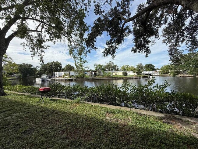 Building Photo - 9221 Tudor Dr