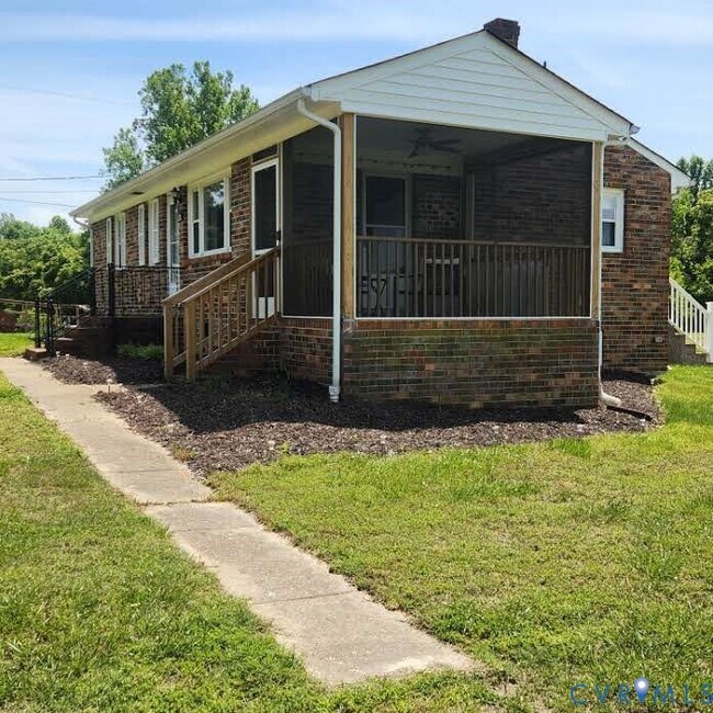 Building Photo - 9005 Pine Hill Rd