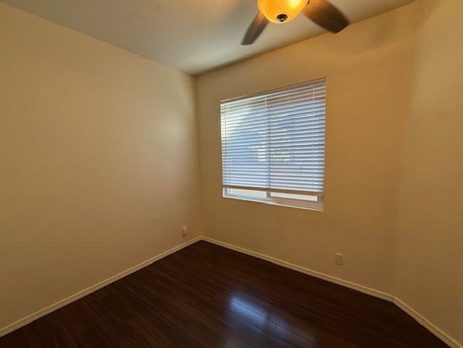 Building Photo - 2 bed 1.5 bath in Dakota Community in Wago...
