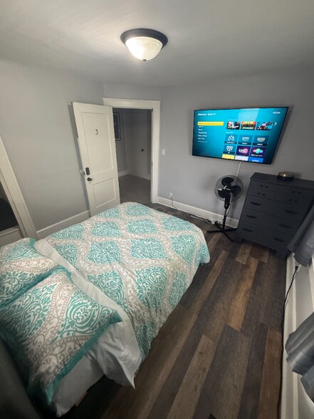 Building Photo - 1230 N Kealing Ave