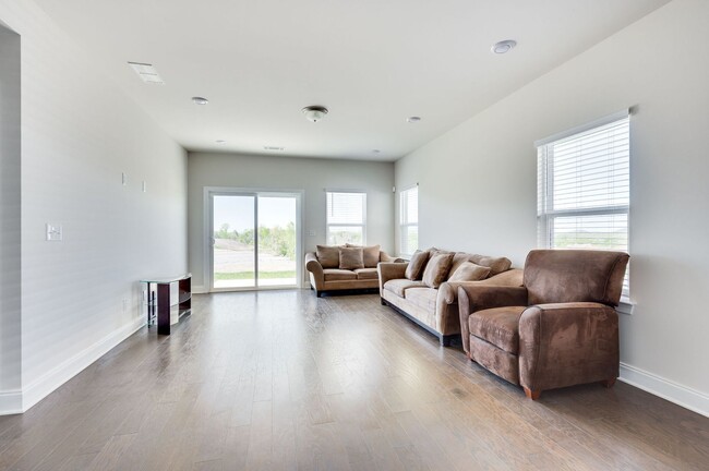 Building Photo - Awesome energy-efficient 4BE/2.5BA home in...