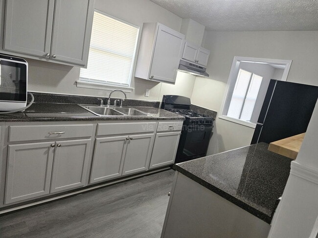 Building Photo - 3046 Embry Way SE