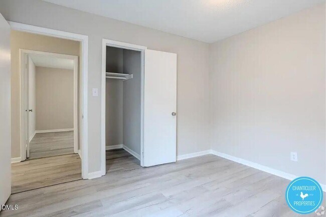 Building Photo - 20 Creekside Cir