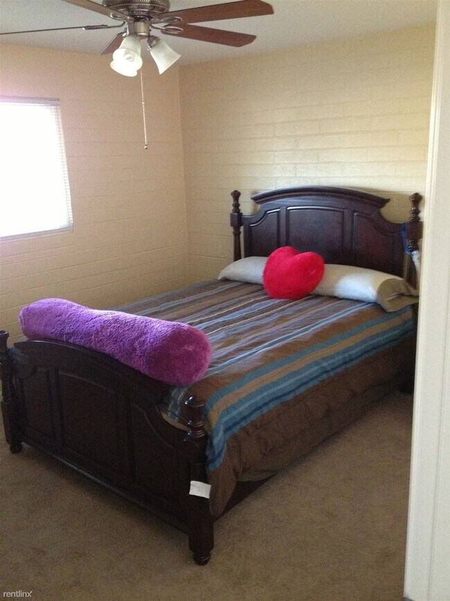 Building Photo - 2 br, 1 bath Duplex - 833 E Alice Ave Apt A