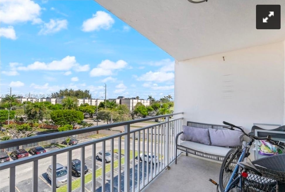 Building Photo - 6950 Miami Gardens Dr