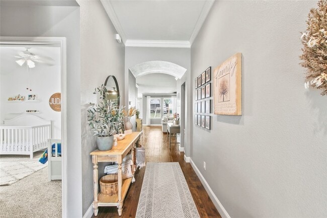 Building Photo - 913 Freesia Dr