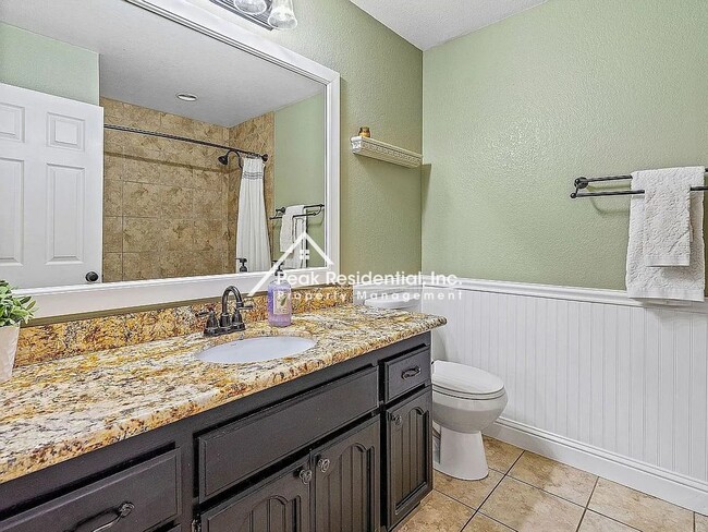 Building Photo - Updated 4bd/2ba Folsom Home with 3 Car Gar...