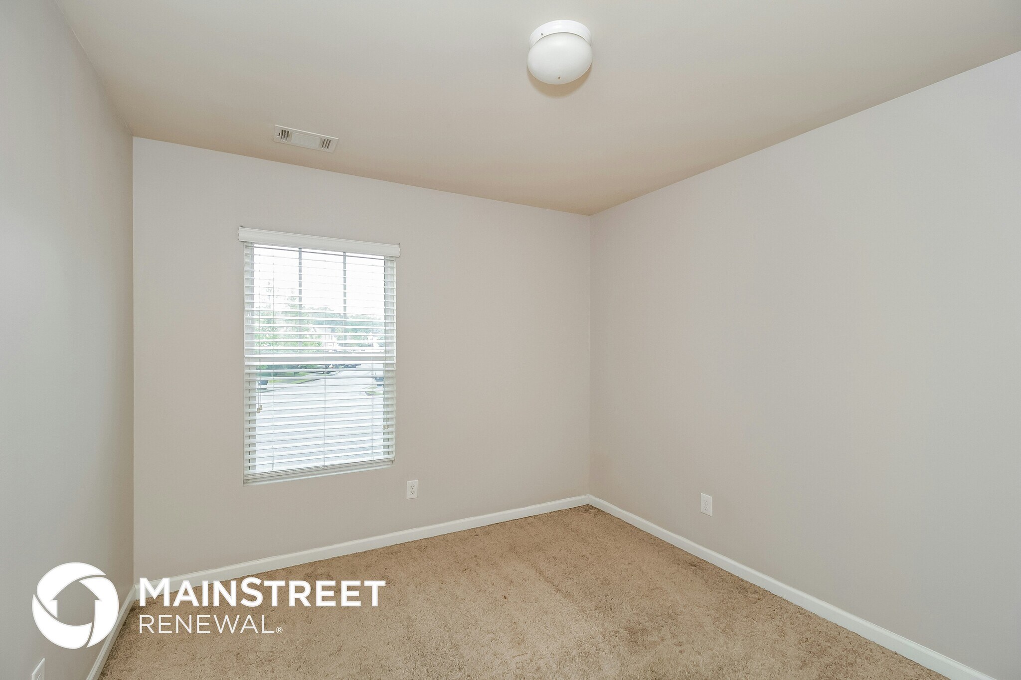 Building Photo - 2944 S Hills