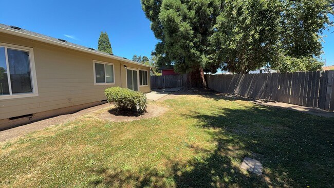 Building Photo - 3322 Tierra Dr NE