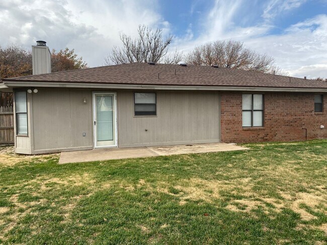Building Photo - 9303 Flint Ave