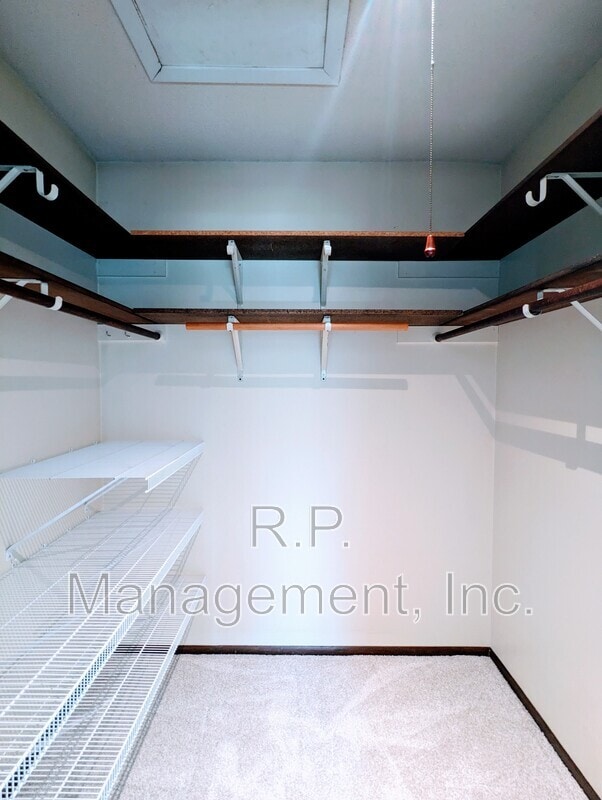 Building Photo - 4118 Sylvia Ln S