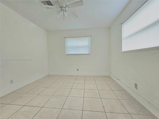 Building Photo - 5820 SW 27th St