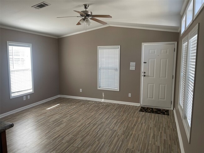 Building Photo - 21513 W Hammond Dr