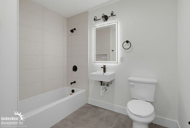 Building Photo - Newly Built Studio Apartment with Modern Kitchen & Stylish Finishes in San Diego!