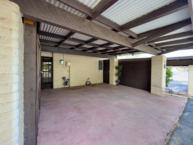 Building Photo - 15000 Ashford St