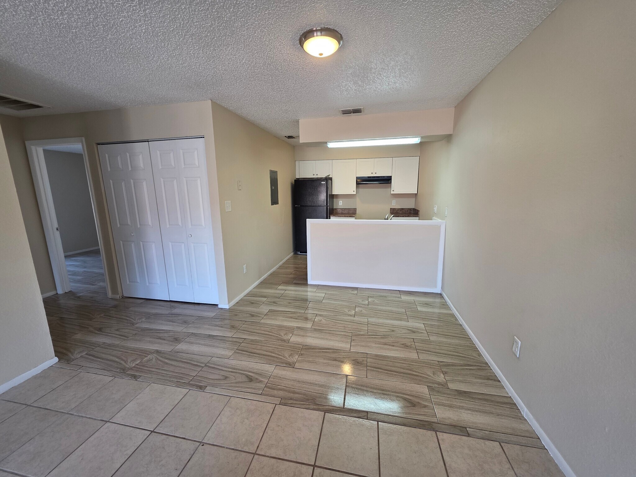 Building Photo - 5420 SE 30th Pl