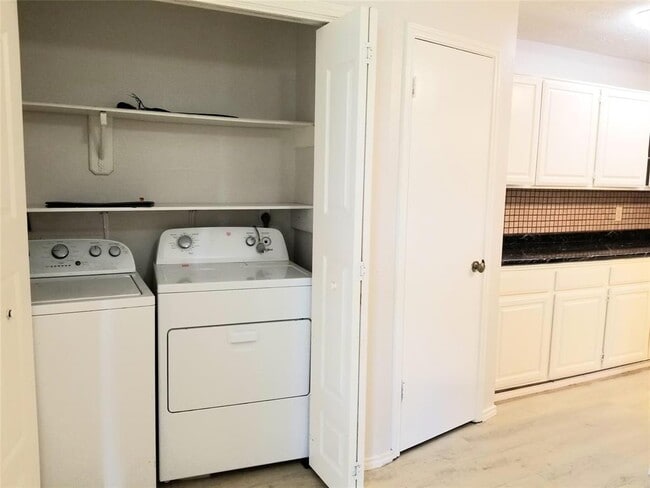 Building Photo - 9315 Bristlebrook Dr