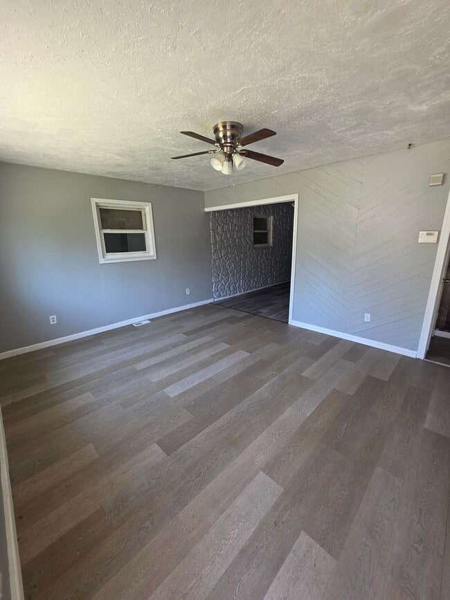 Building Photo - Very Cute 3bd/1bath home