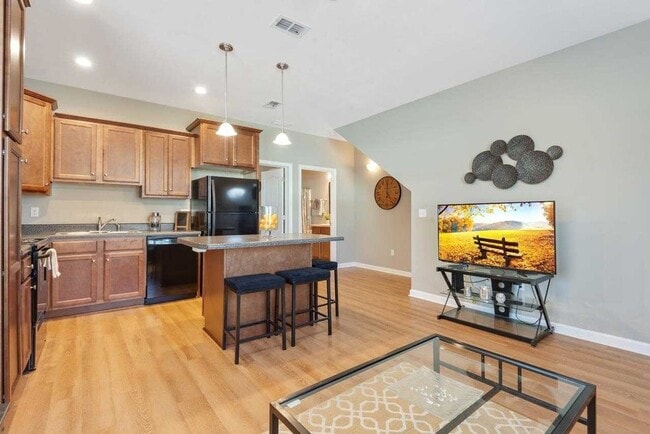 Building Photo - Modern 3-Bed, 3-Bath Townhome with Stylish...