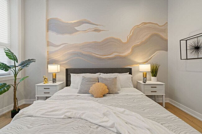 Building Photo - 801 S Western Ave