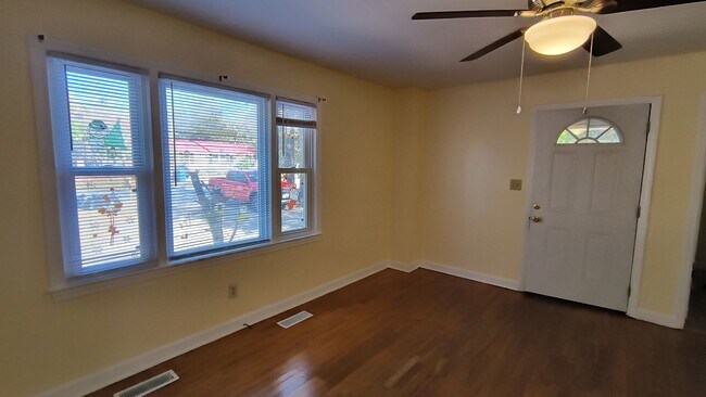 Building Photo - 5111 Palmetto Ln