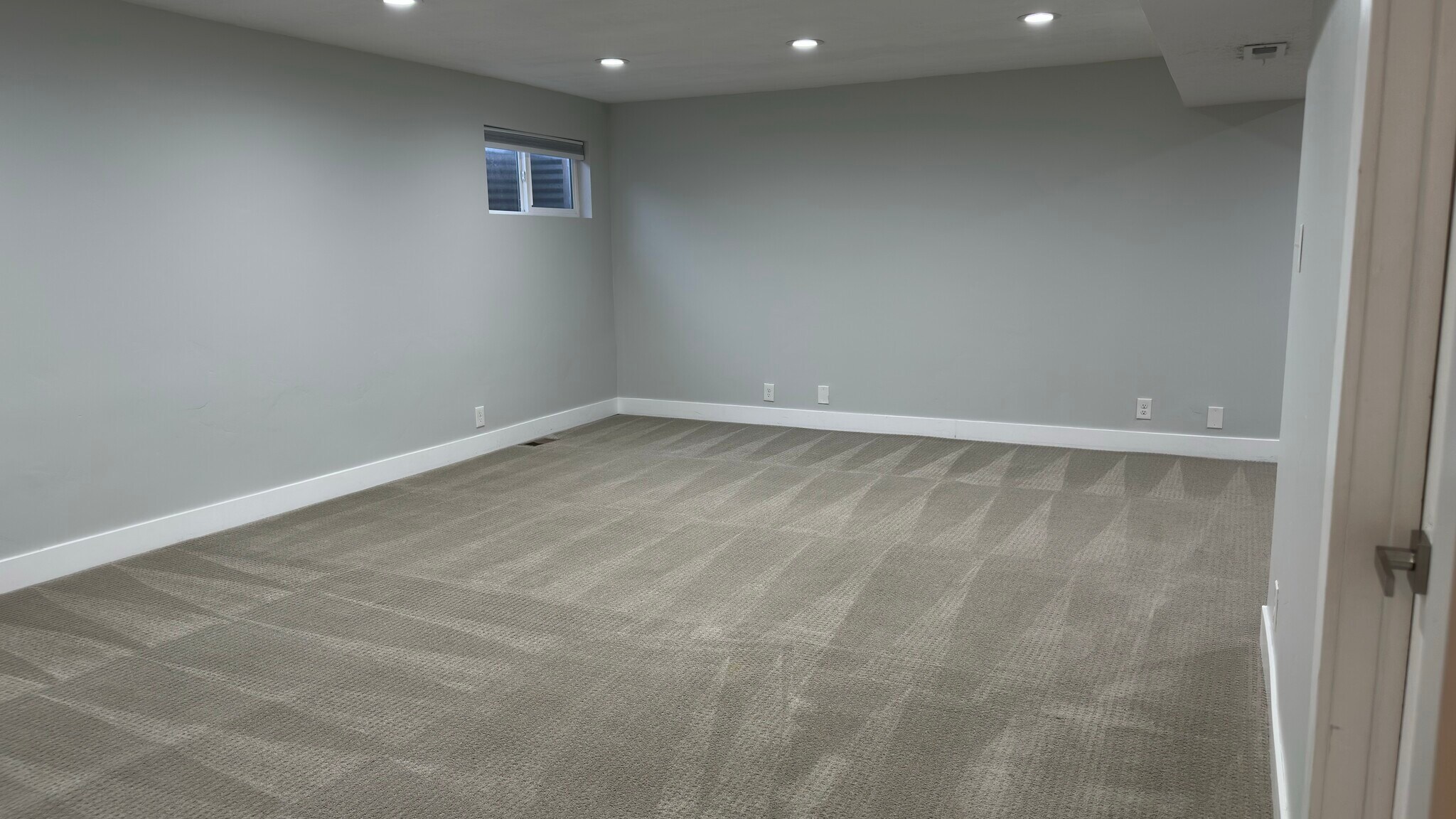 Building Photo - 894 E 840 N