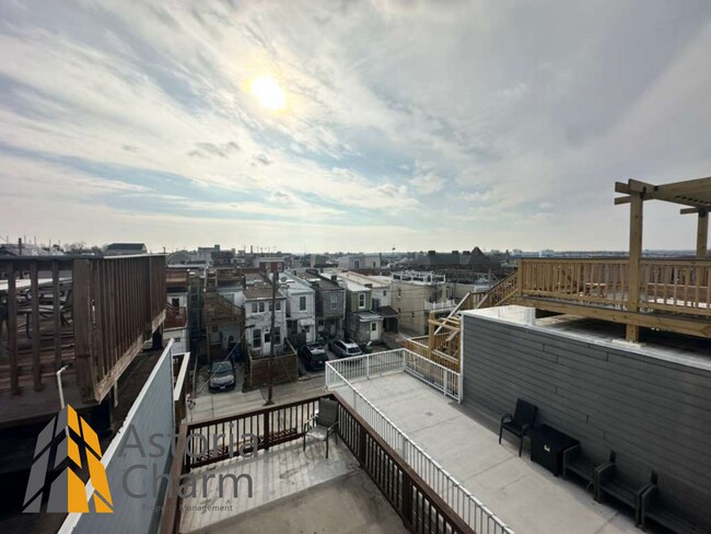 Building Photo - 3 Bedroom Home with Rooftop Views and Modern Finishes