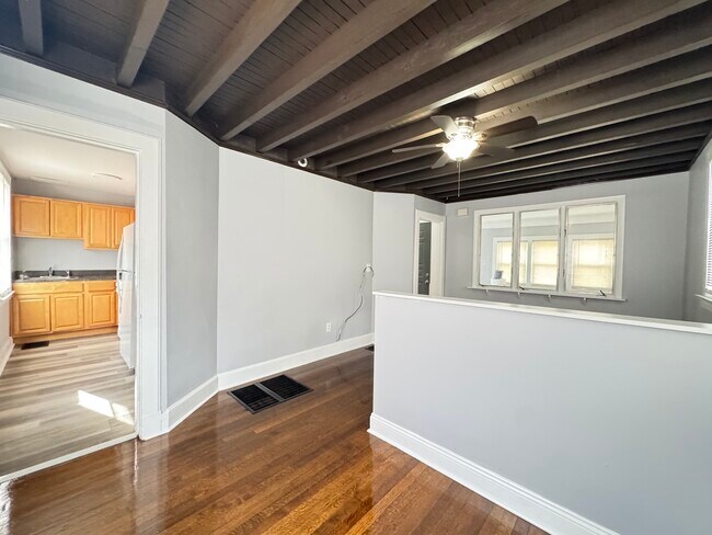 Building Photo - 959 Winchester Ave