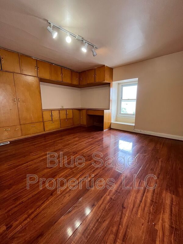 Building Photo - 17 S Church Ln