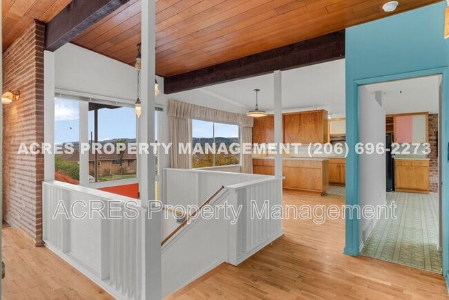 Building Photo - 7617 S Lakeridge Dr