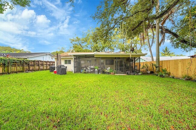 Building Photo - 4540 SW 26th Terrace