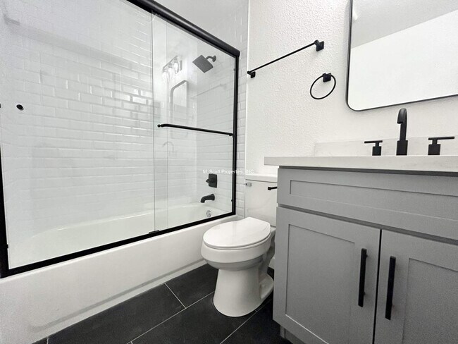 Building Photo - 3414 Woodside Dr