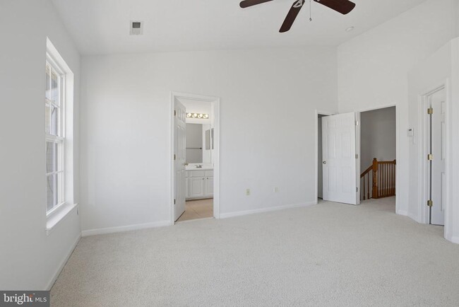 Building Photo - 886 Lowe Rd