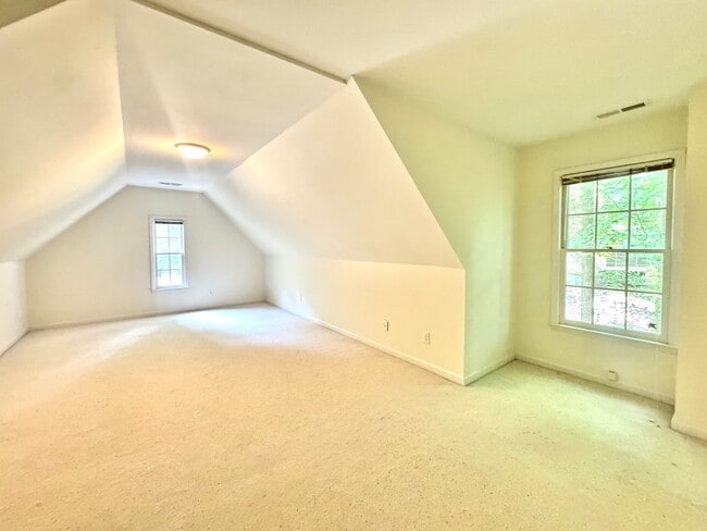 Building Photo - 4 Bed | 2.5 Bath House in Chapel Hill